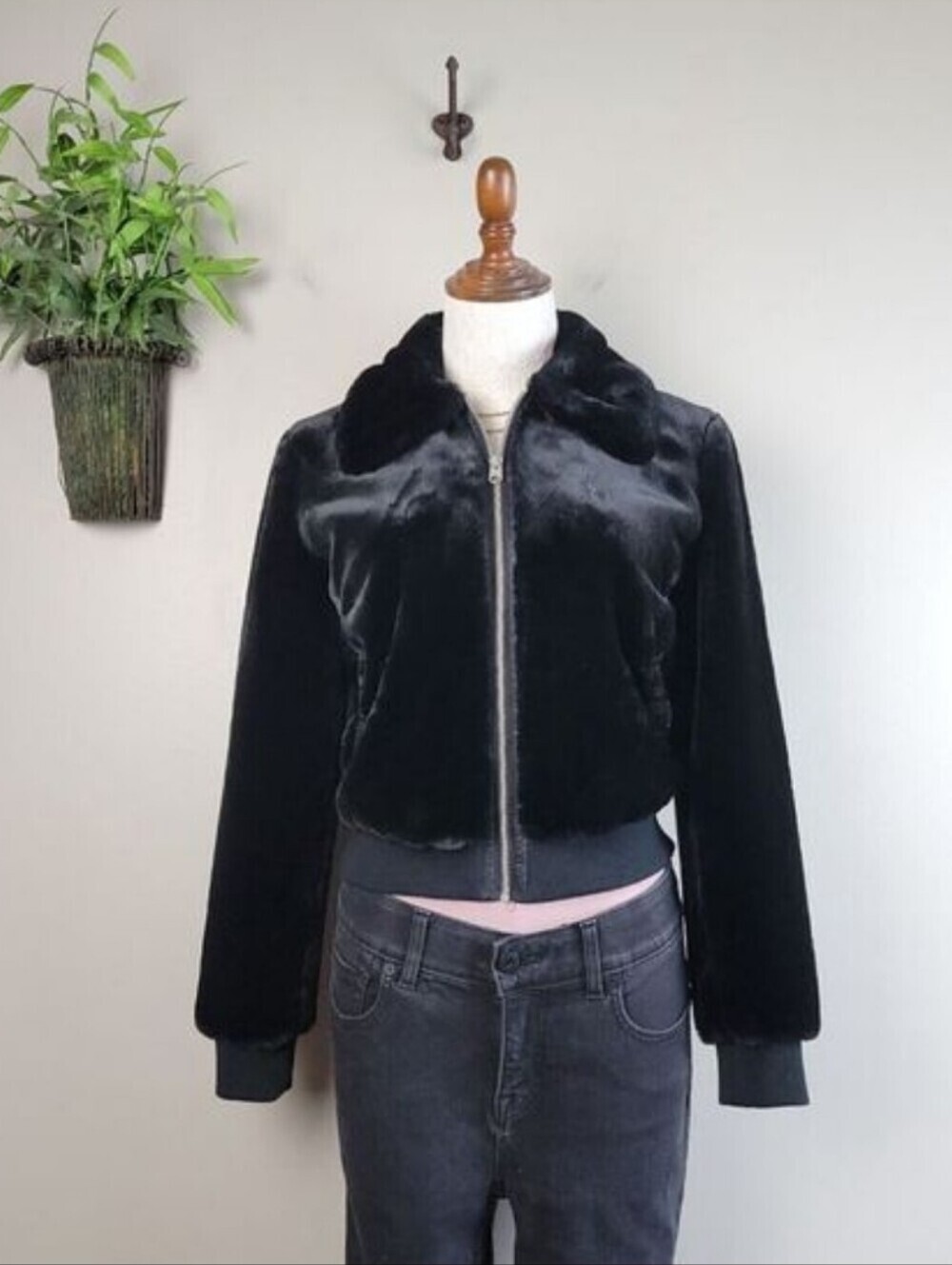 AF XS Black Faux Fur Cropped Bomber Zipper Jacket Collared Abercrombie & Fitch